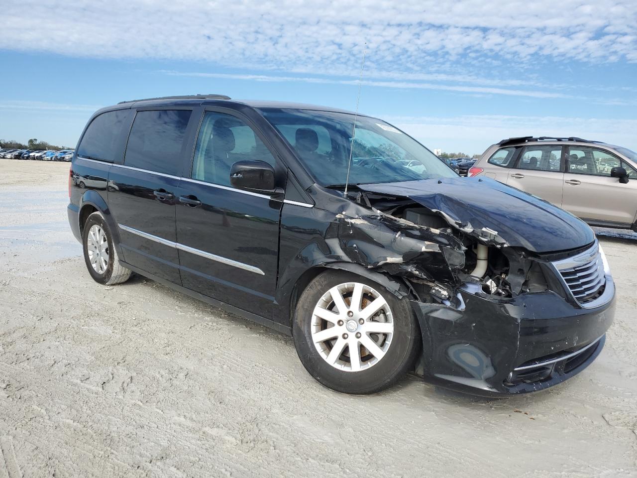 2016 Chrysler Town & Country - Image 4