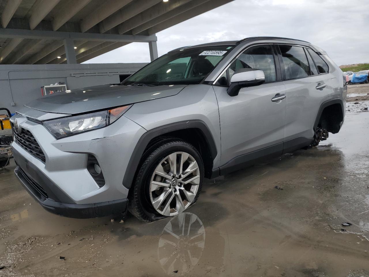 2019 Toyota RAV 4 - Image 1