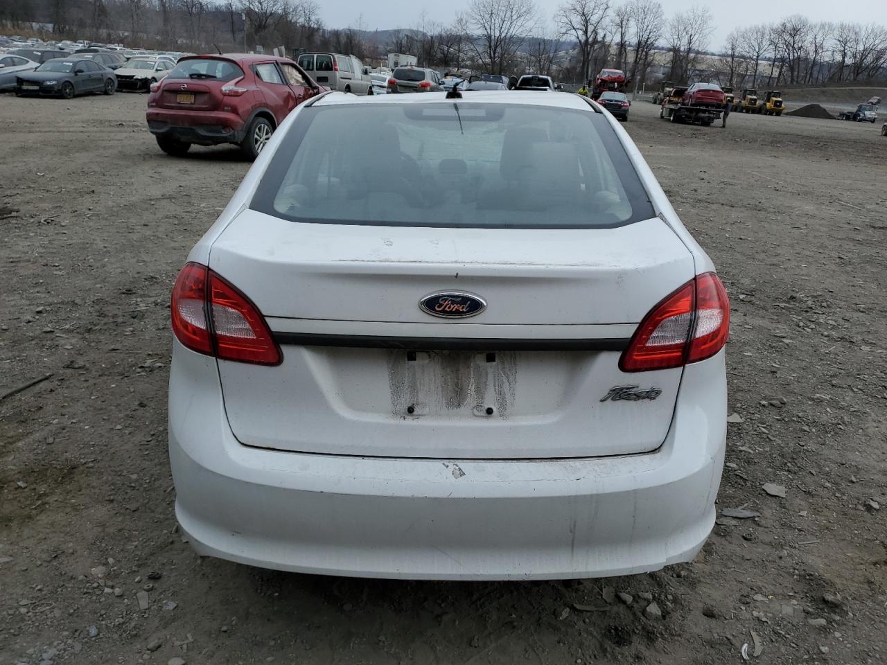 2011 Ford Fiesta - Image 6