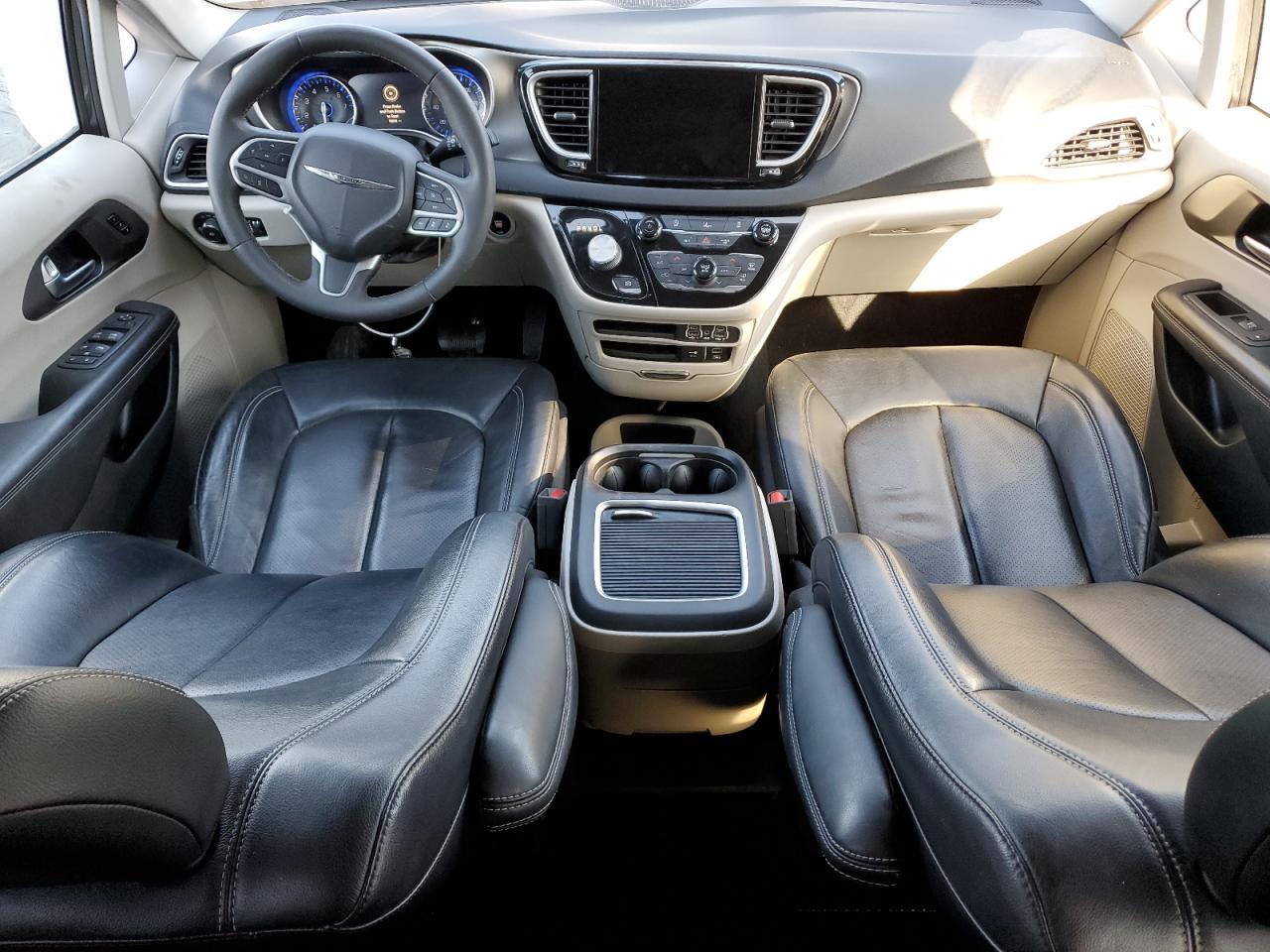 2022 Chrysler Pacifica - Image 8