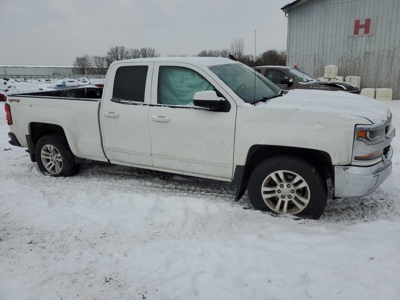 2016 Chevrolet Silverado - Image 4