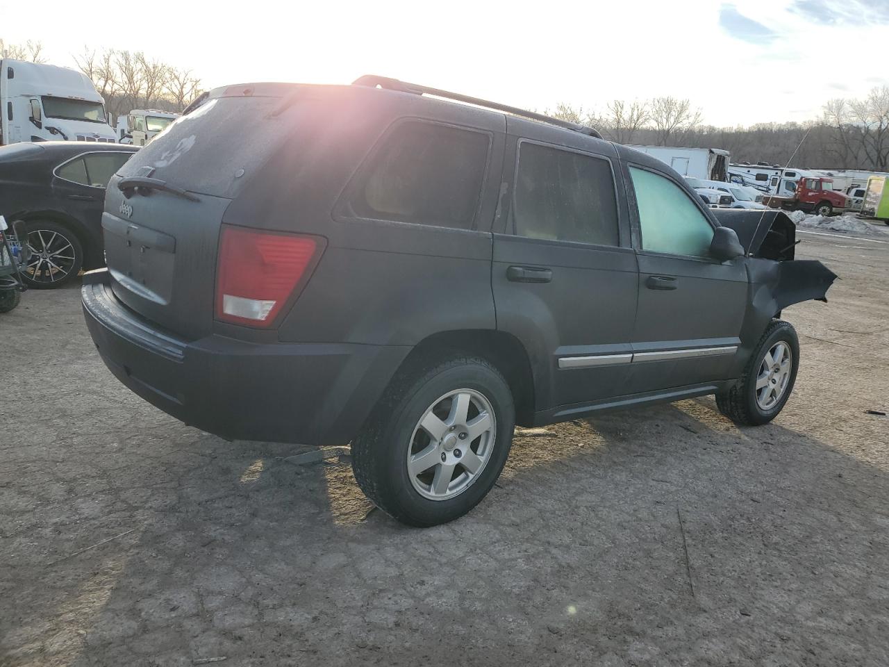2010 Jeep Grand Cherokee - Image 3