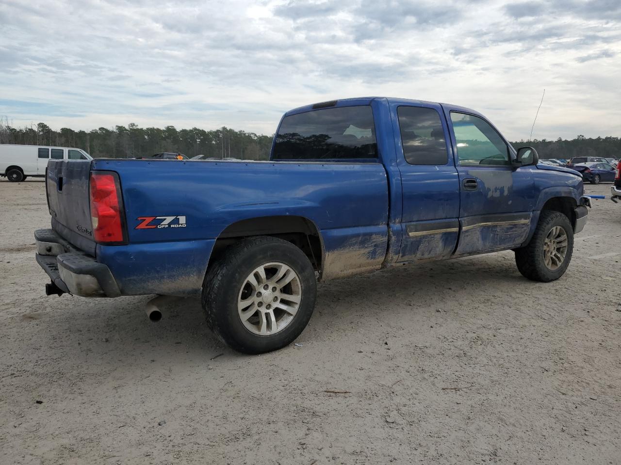 2003 Chevrolet Silverado - Image 3