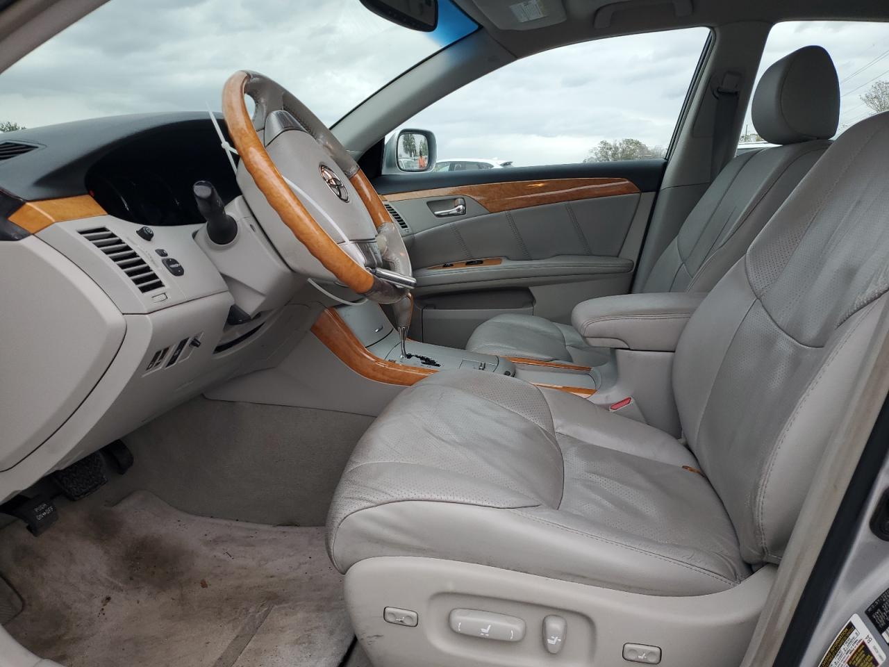 2007 Toyota Avalon - Image 7