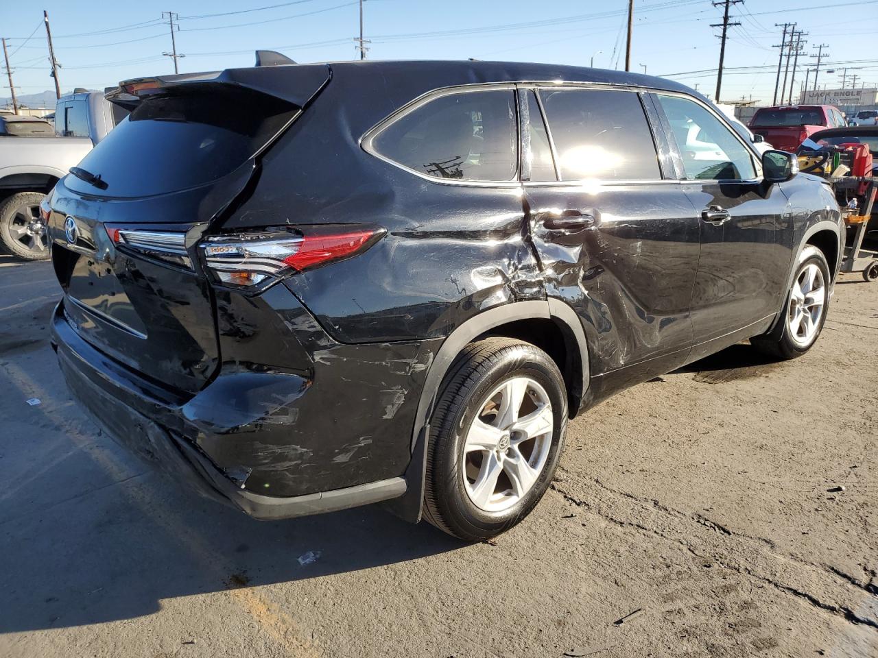 2021 Toyota Highlander - Image 3