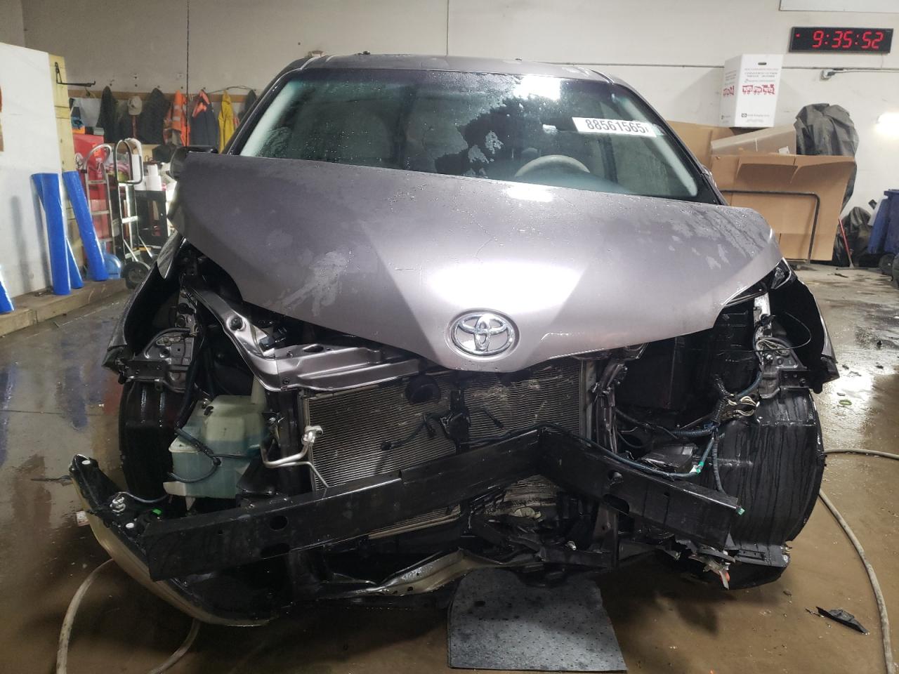 2012 Toyota Sienna - Image 5