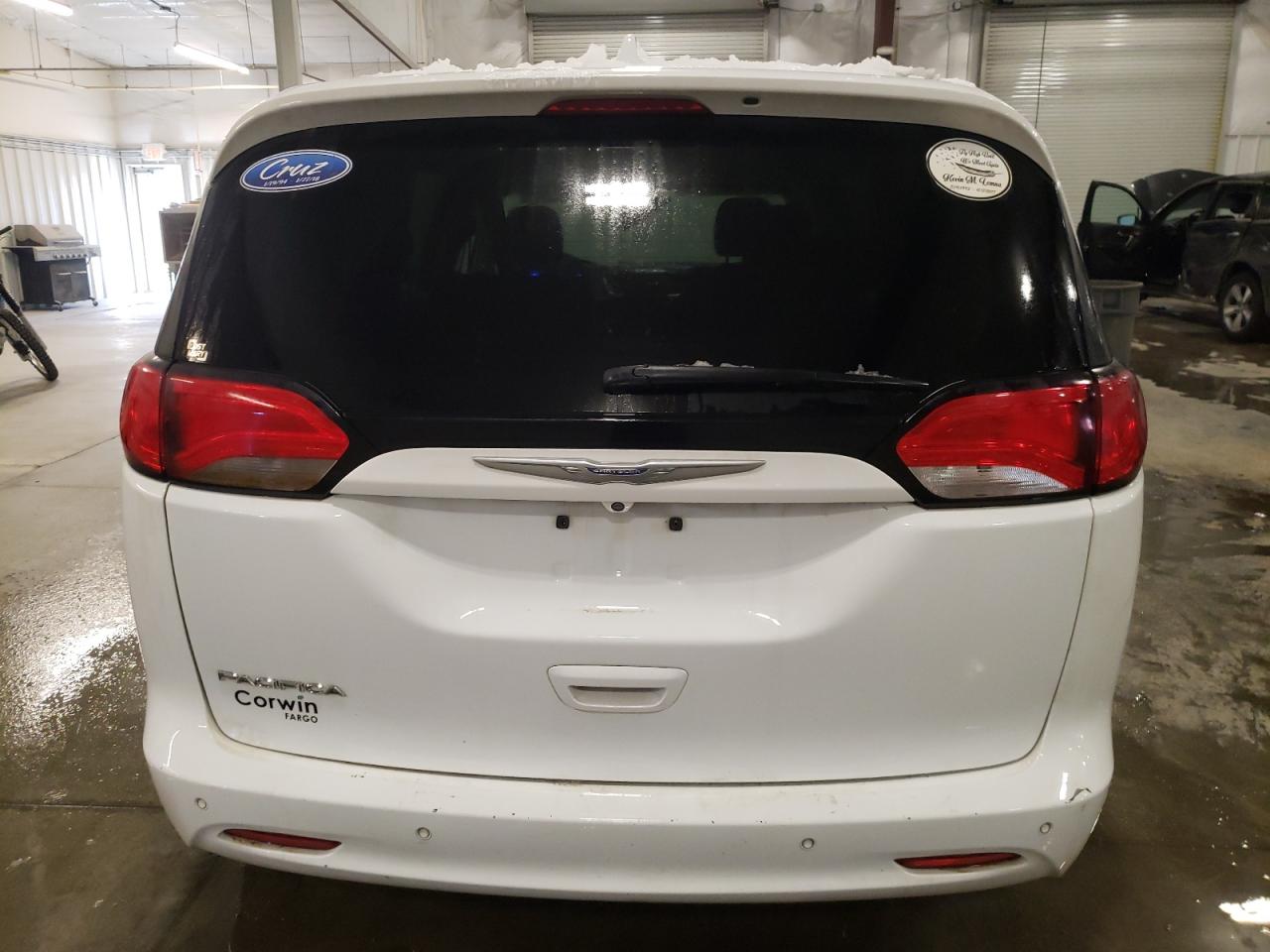 2018 Chrysler Pacifica - Image 6