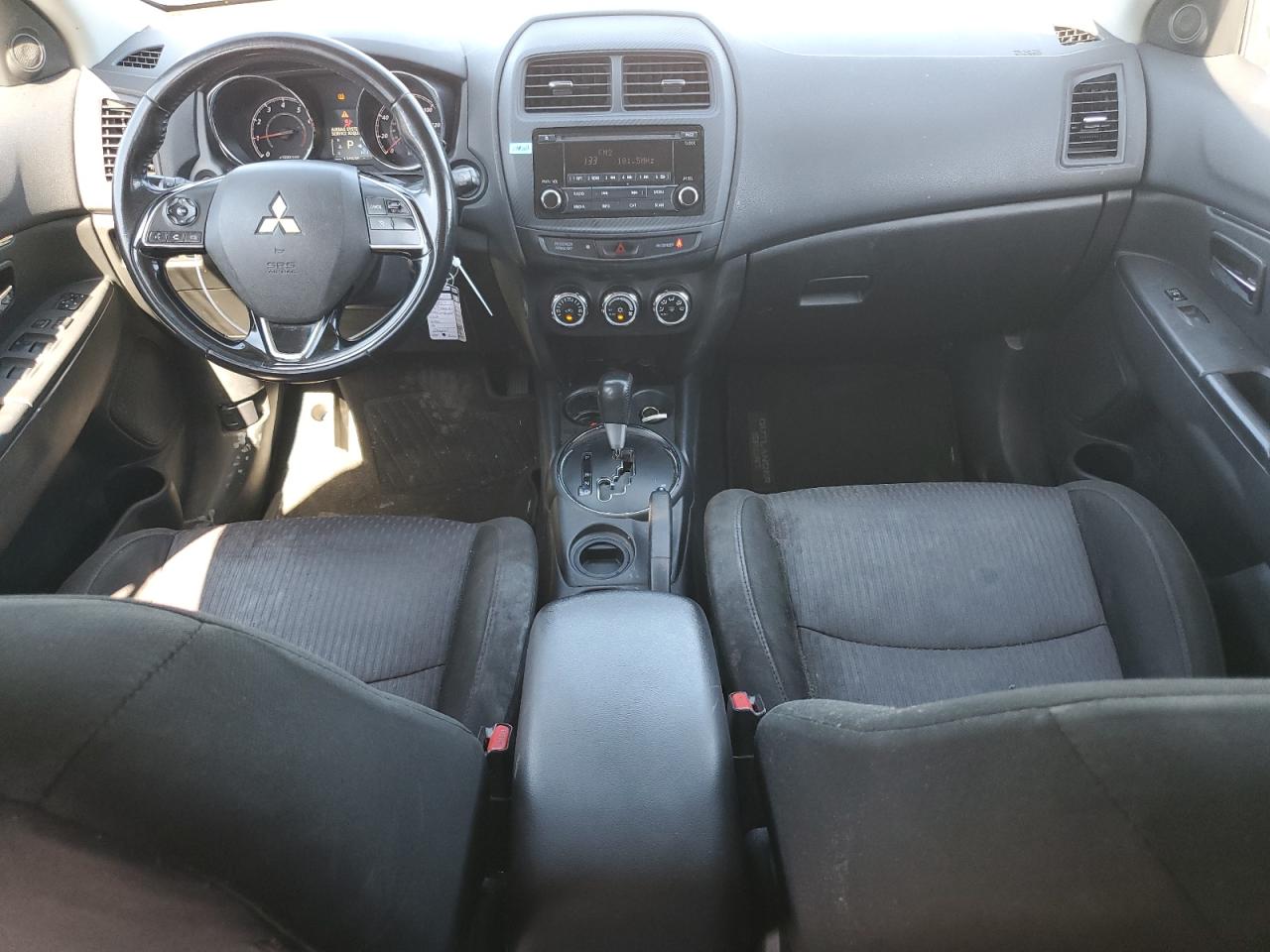 2017 Mitsubishi Outlander - Image 8