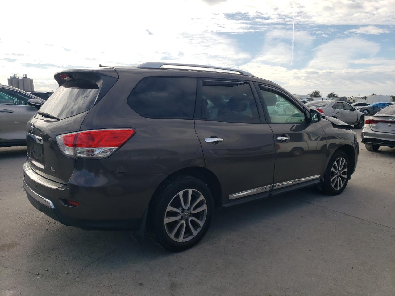 2015 Nissan Pathfinder - Image 3