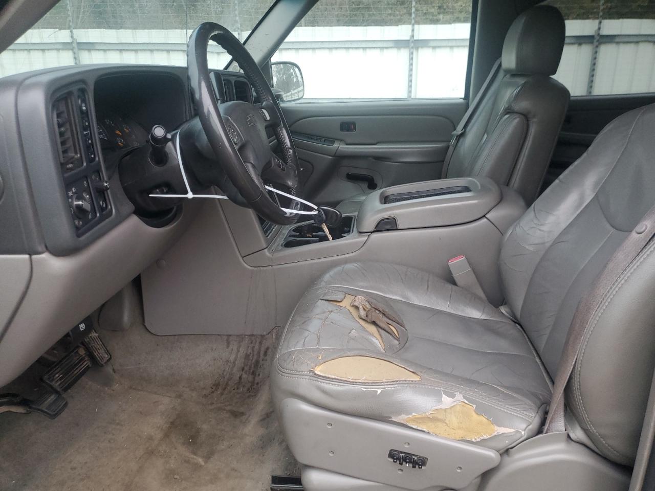 2005 Chevrolet Suburban - Image 7