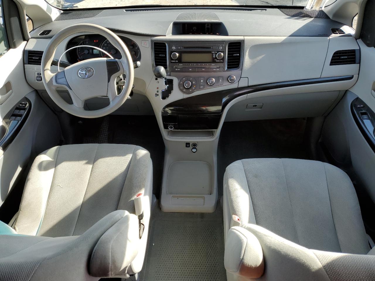 2012 Toyota Sienna - Image 8
