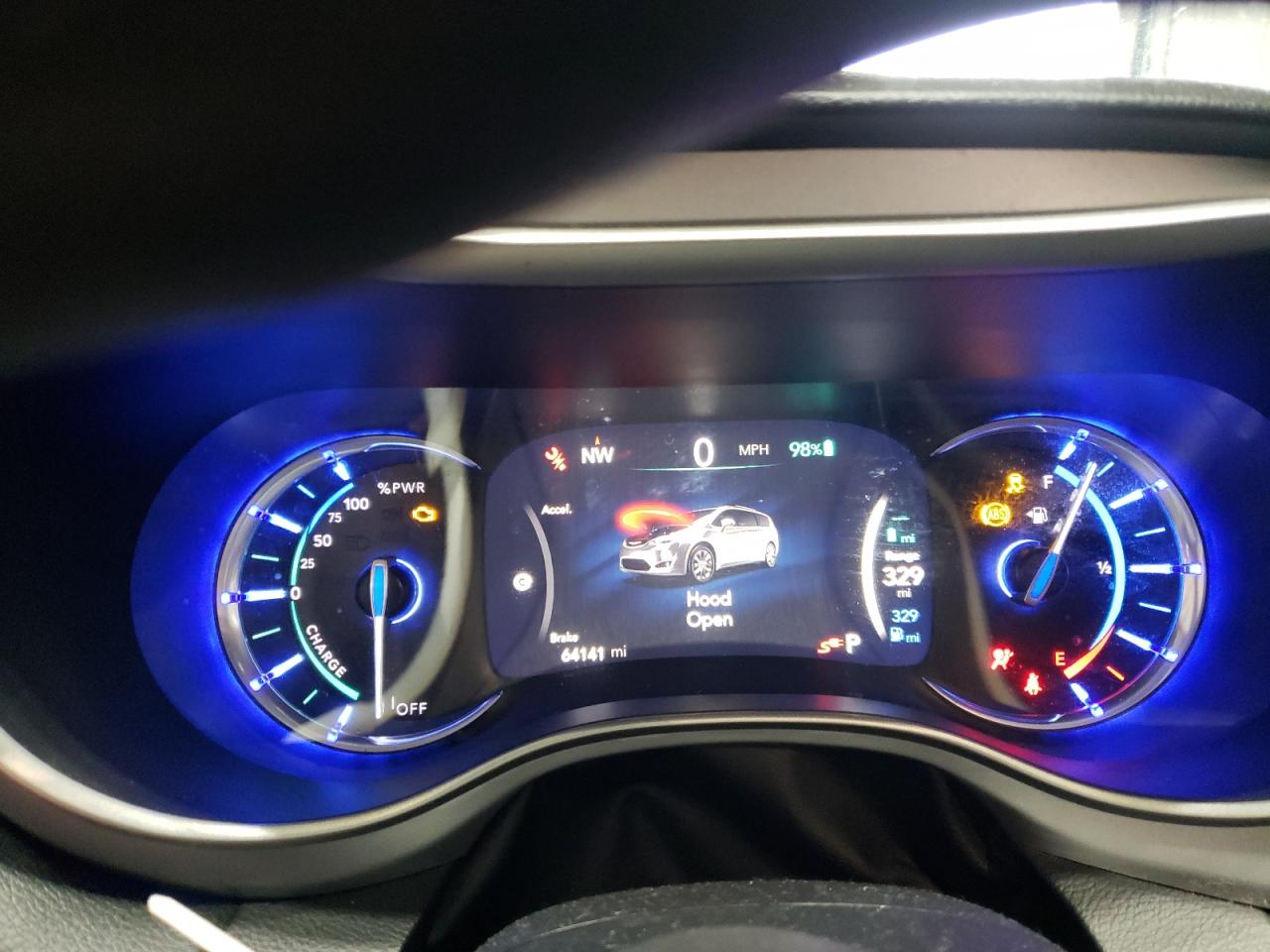 2018 Chrysler Pacifica - Image 9