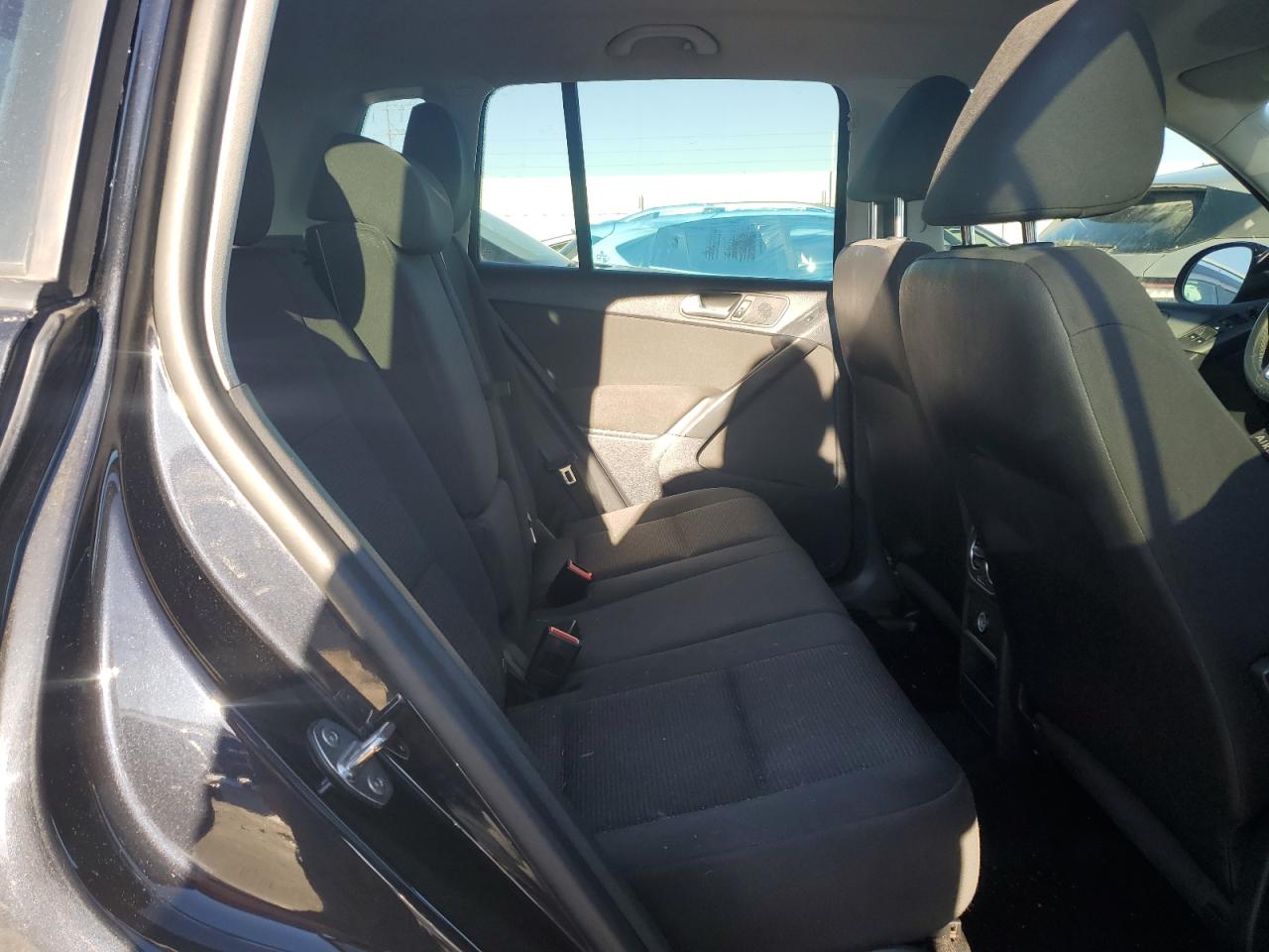 2017 Volkswagen Tiguan - Image 12