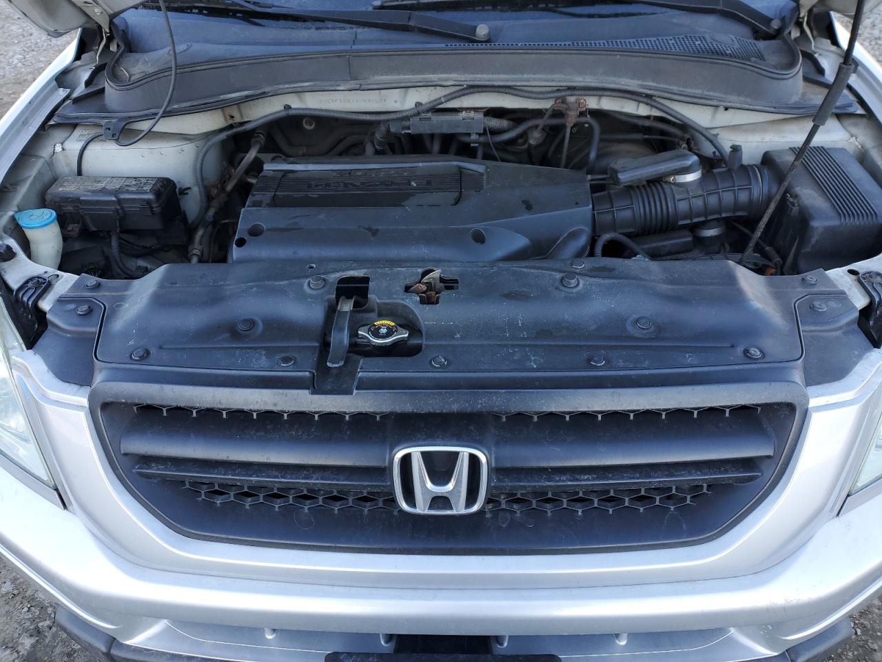 2004 Honda Pilot - Image 12