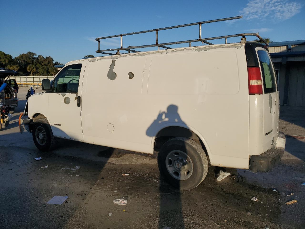 2005 Chevrolet Express - Image 2