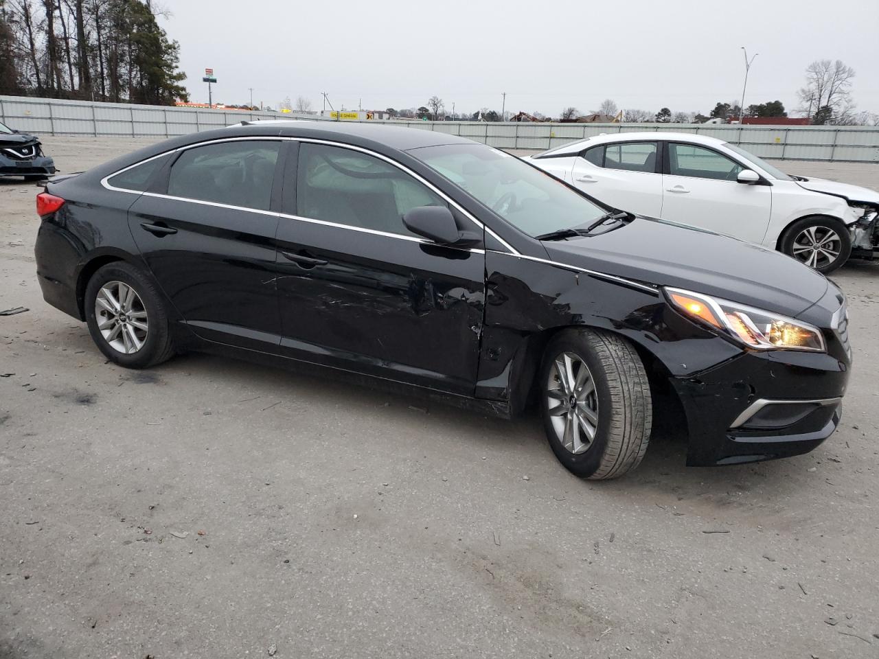 2017 Hyundai Sonata - Image 4