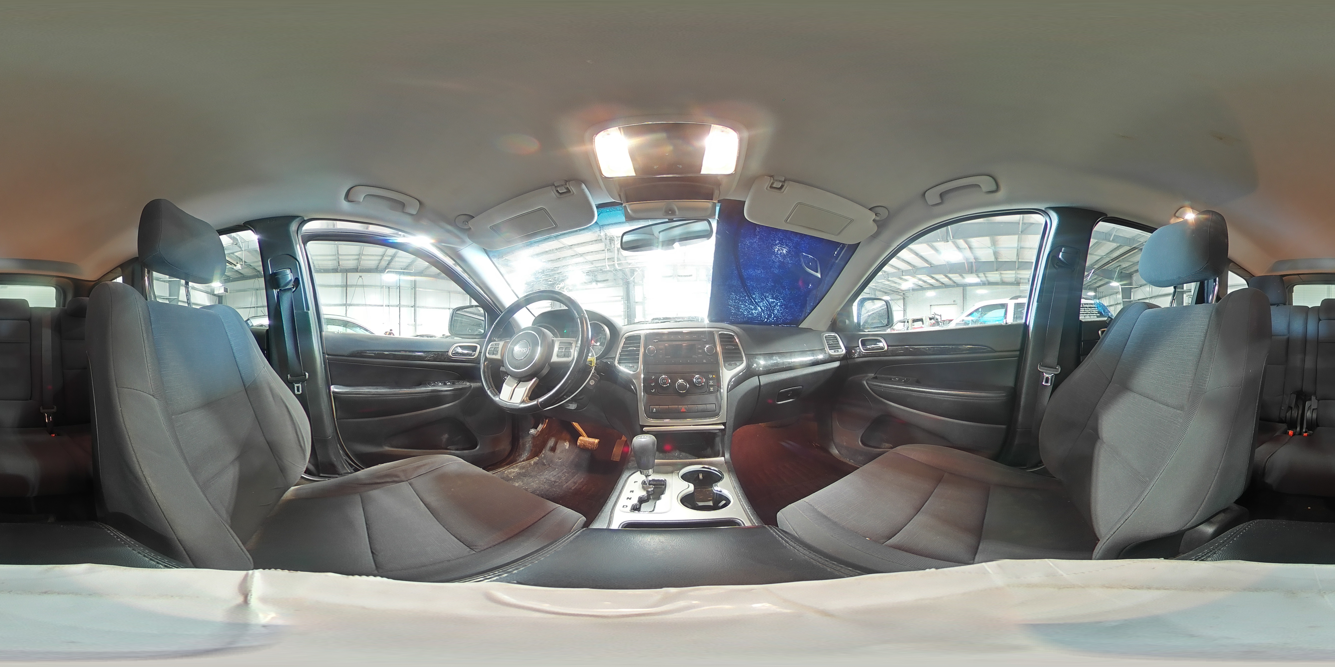 2012 Jeep Grand Cherokee - Image 15