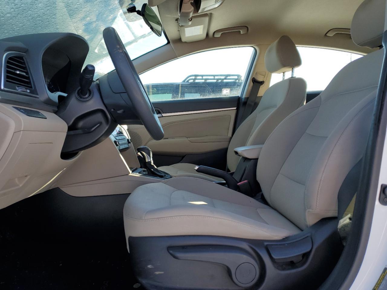 2017 Hyundai Elantra - Image 7