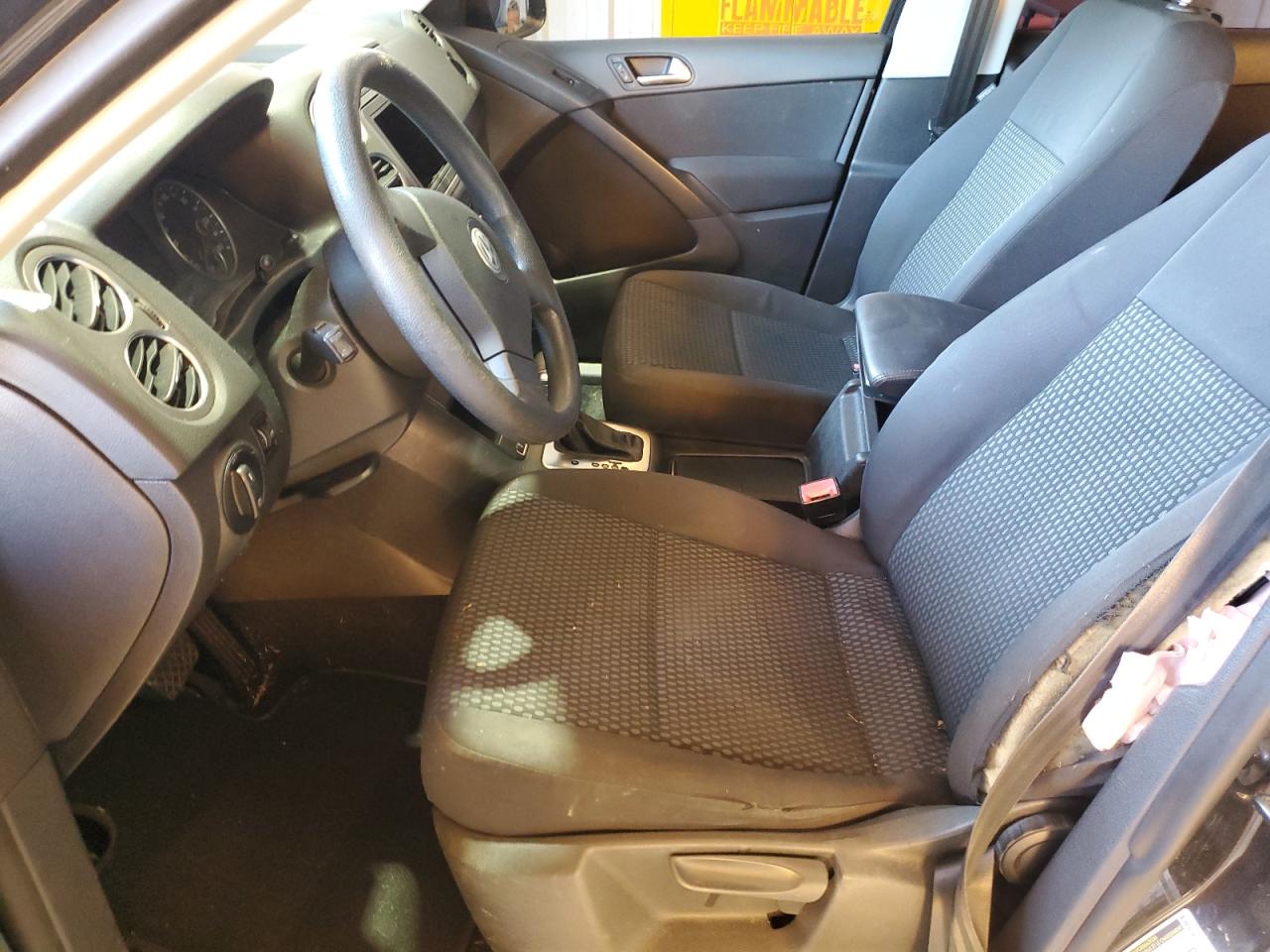 2010 Volkswagen Tiguan - Image 7