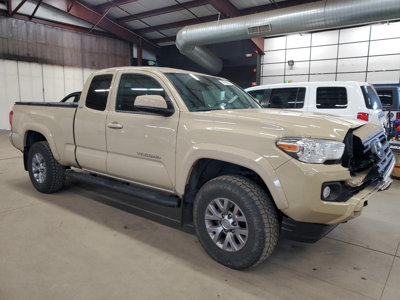 VIN 5TFSZ5AN6KX192279 2019 TOYOTA TACOMA no.4