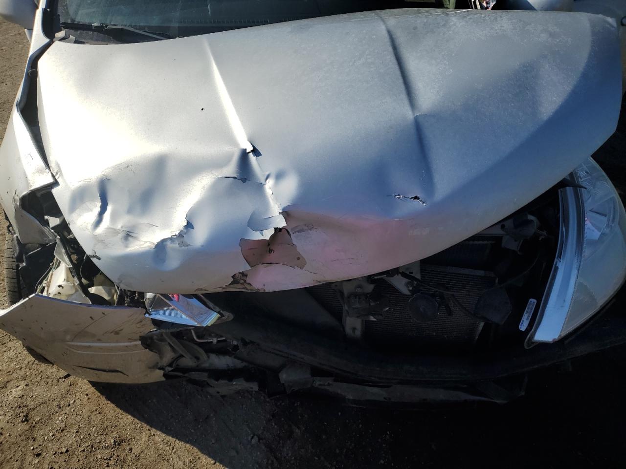 2011 Nissan Versa - Image 12