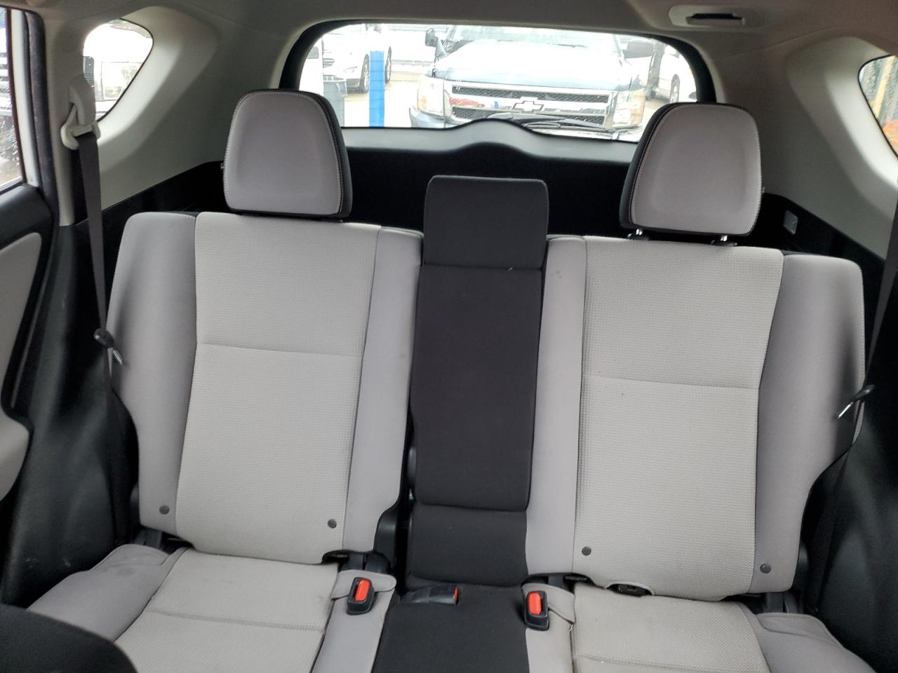 2017 Toyota RAV 4 - Image 10