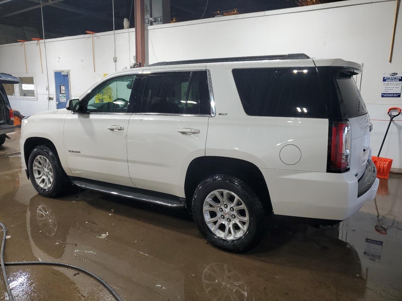 2015 GMC Yukon - Image 2
