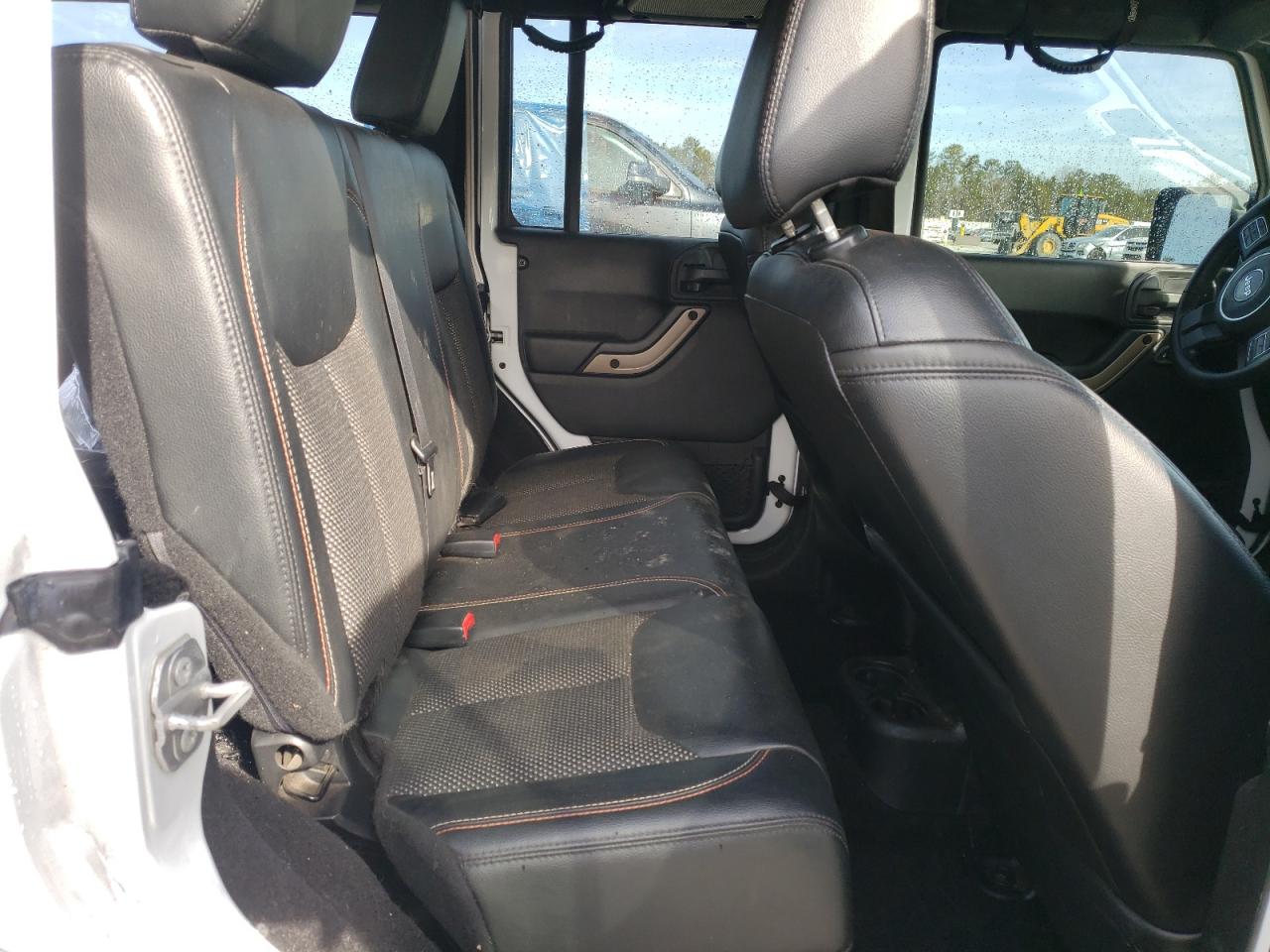 2016 Jeep Wrangler - Image 11