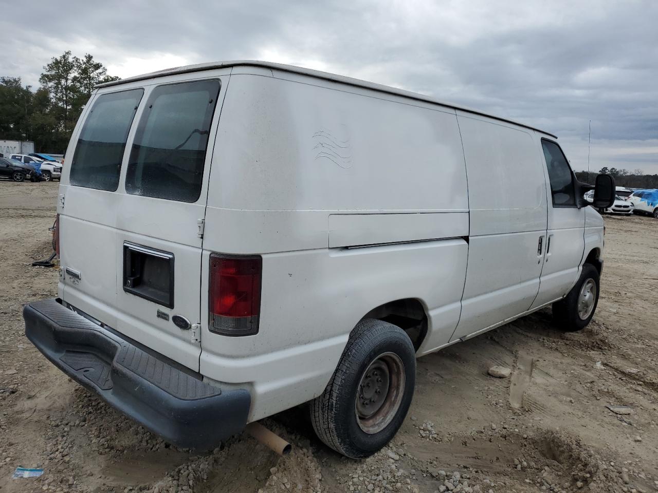 2009 Ford Econoline - Image 3