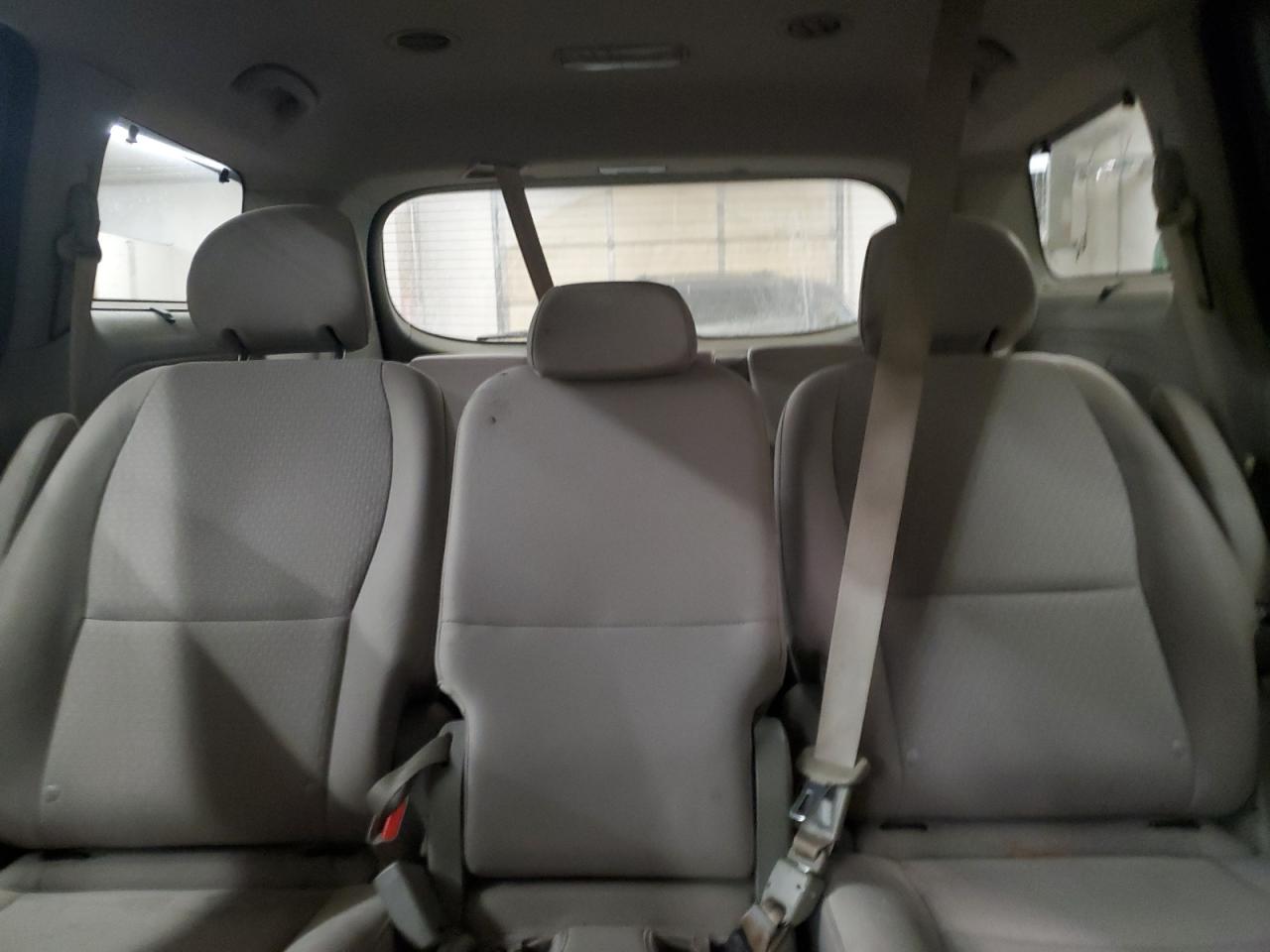 2016 Kia Sedona - Image 10
