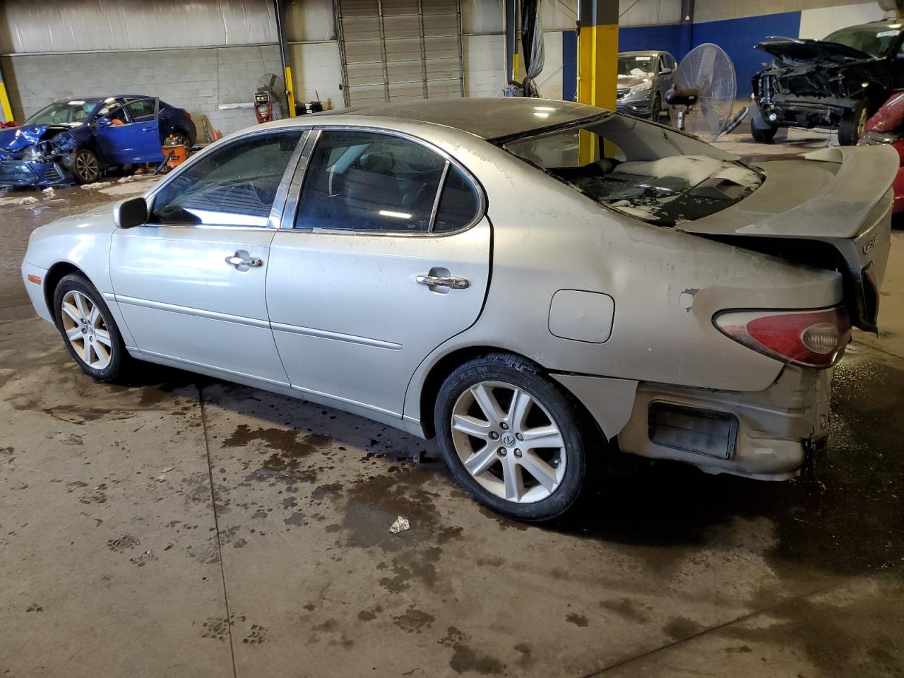 2004 Lexus ES - Image 2