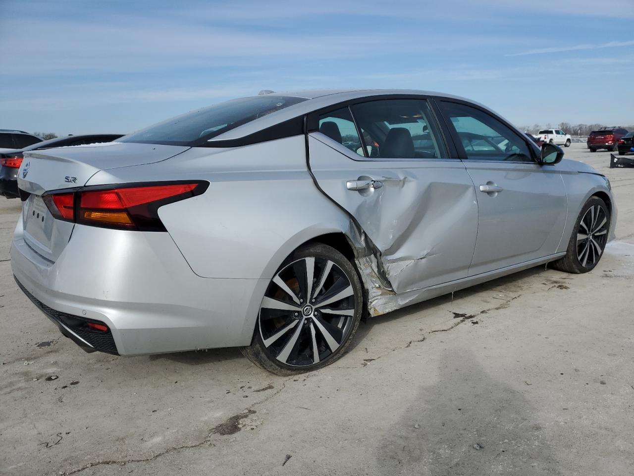 2022 Nissan Altima - Image 3
