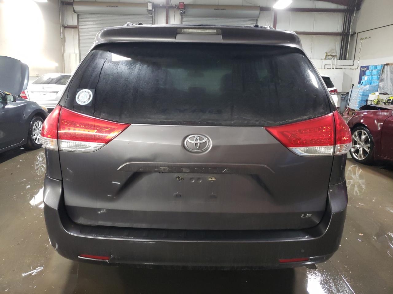 2013 Toyota Sienna - Image 6