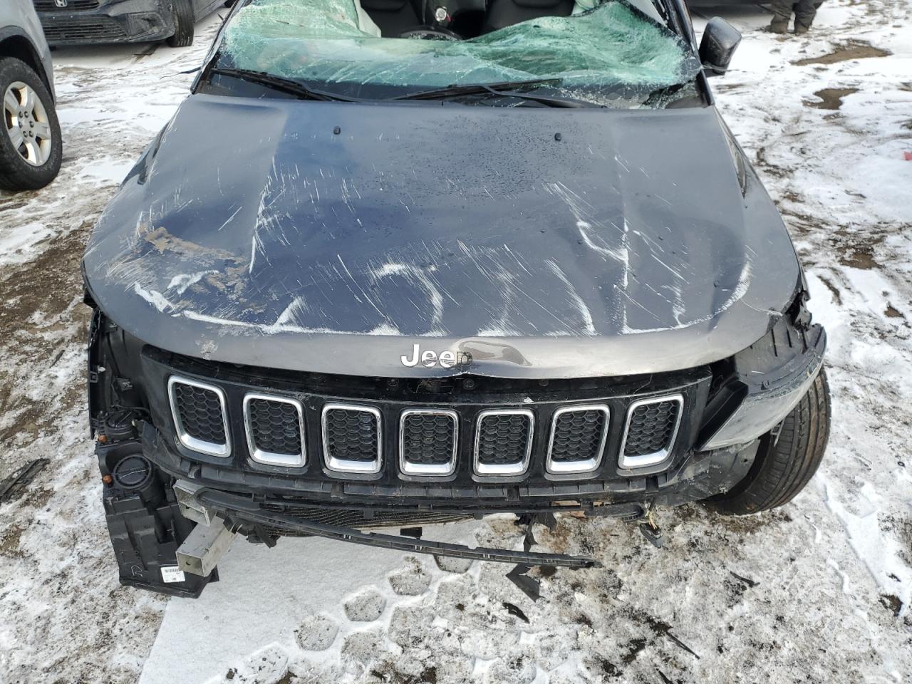 2019 Jeep Compass - Image 12