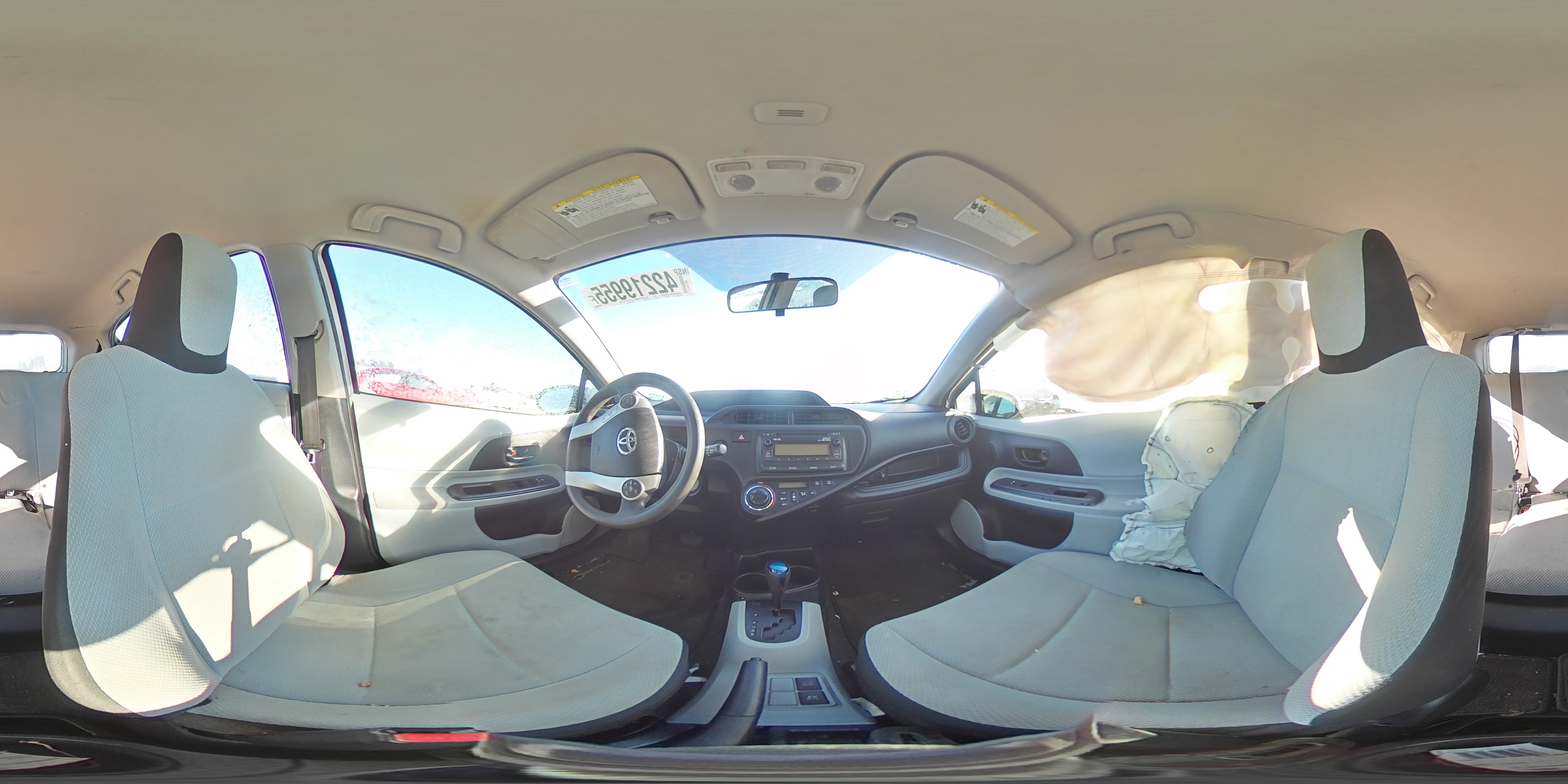 2013 Toyota Prius - Image 13