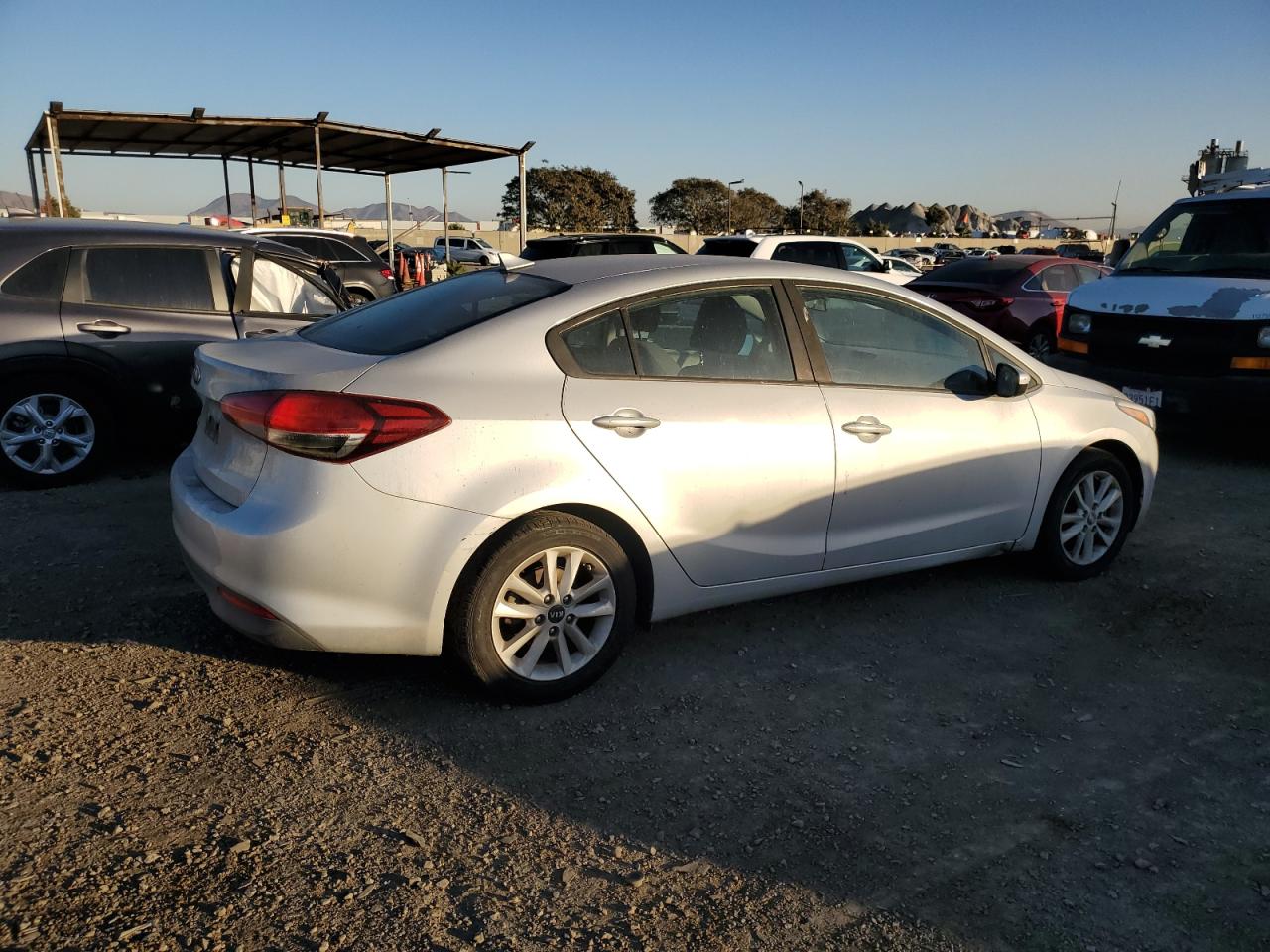 VIN 3KPFL4A79HE117518 2017 KIA FORTE no.3