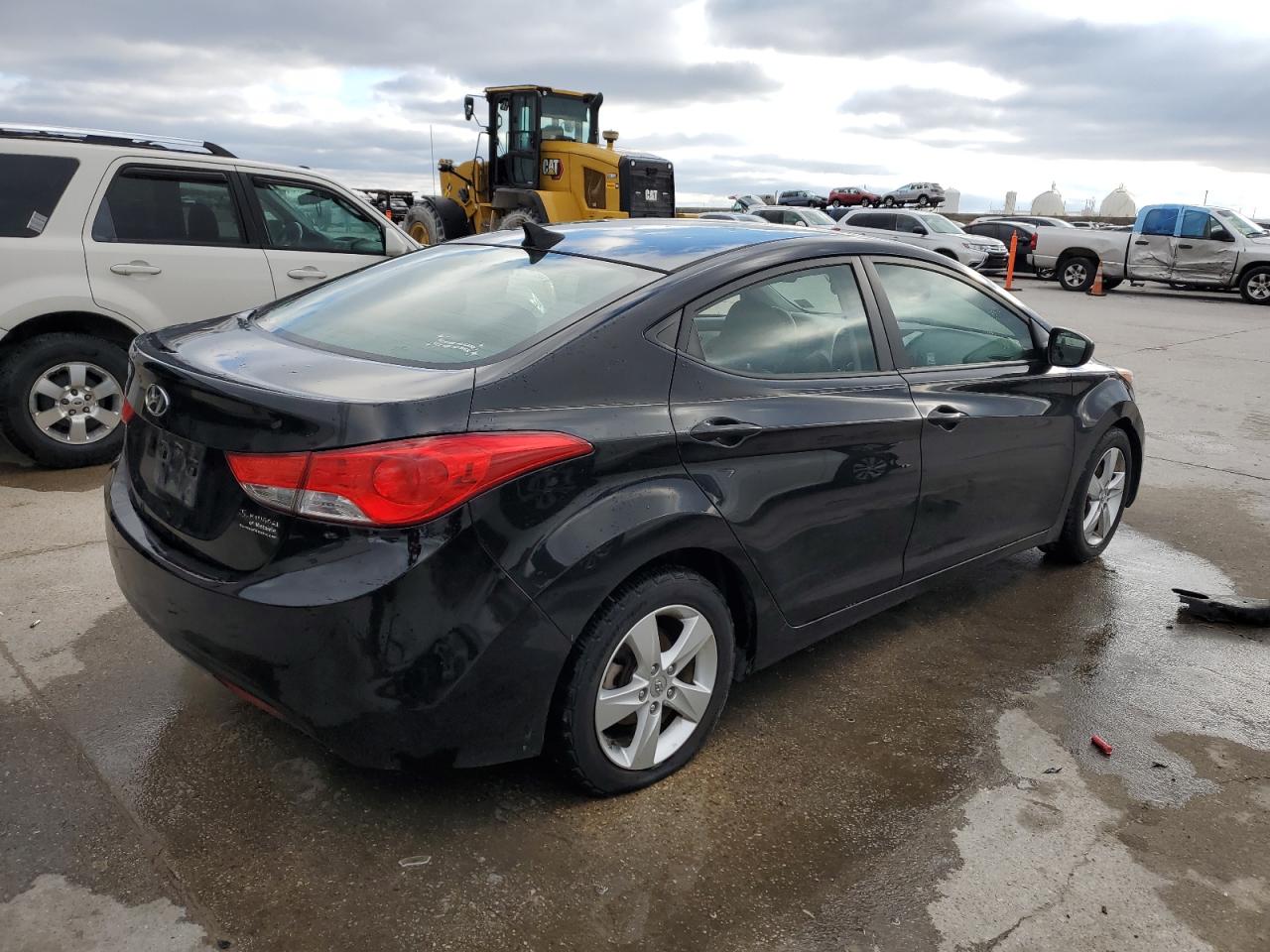 2013 Hyundai Elantra - Image 3