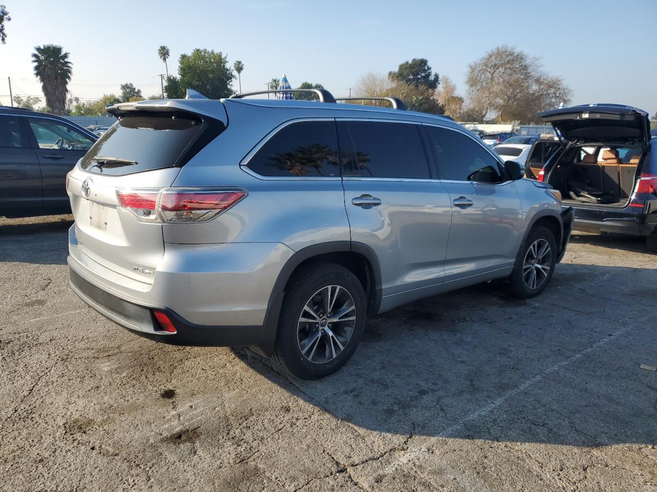 VIN 5TDJKRFH5GS282319 2016 TOYOTA HIGHLANDER no.3