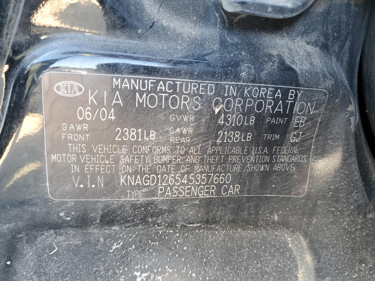 2004 Kia Optima - Image 12