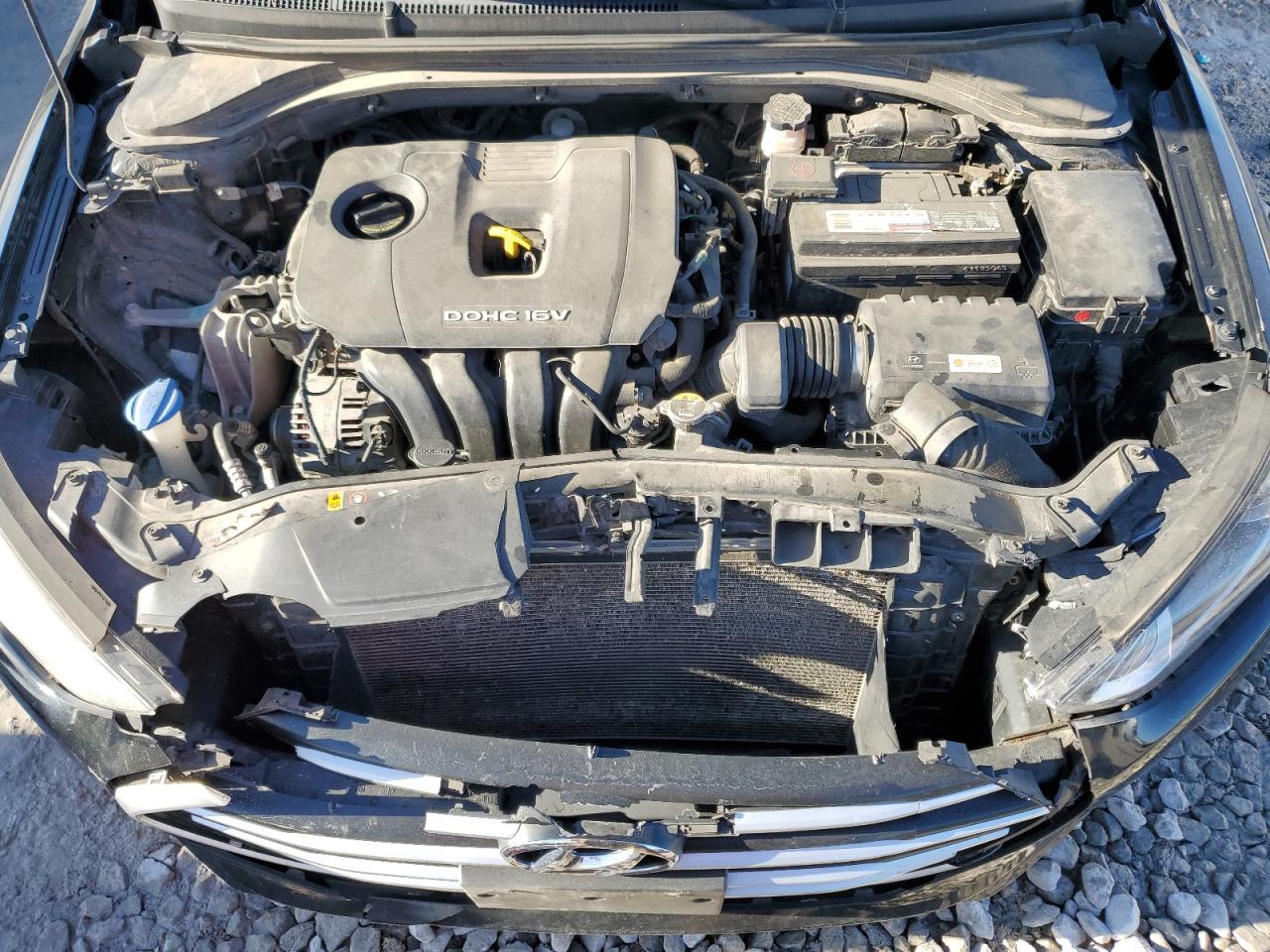 2017 Hyundai Elantra - Image 11