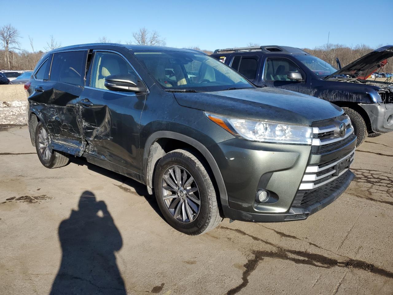 2017 Toyota Highlander - Image 4