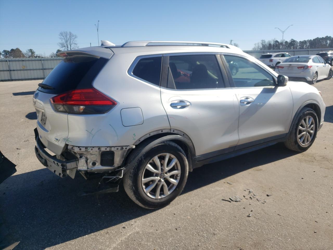 2017 Nissan Rogue - Image 3