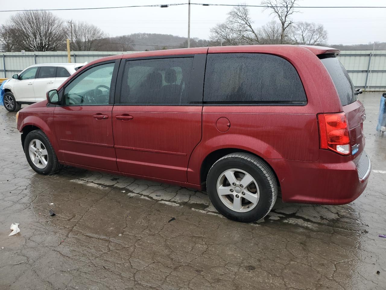2011 Dodge Caravan - Image 2