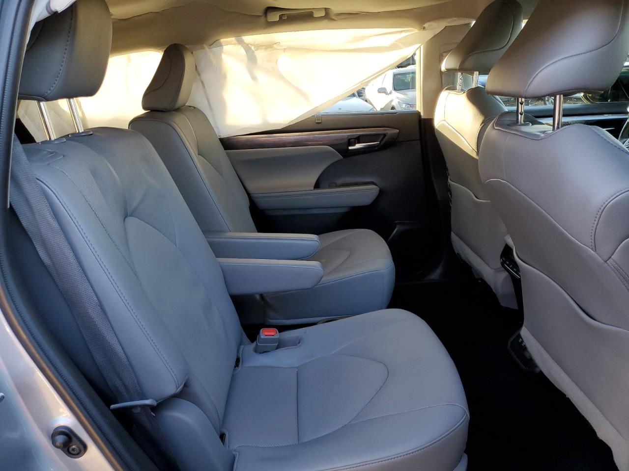 2021 Toyota Highlander - Image 10