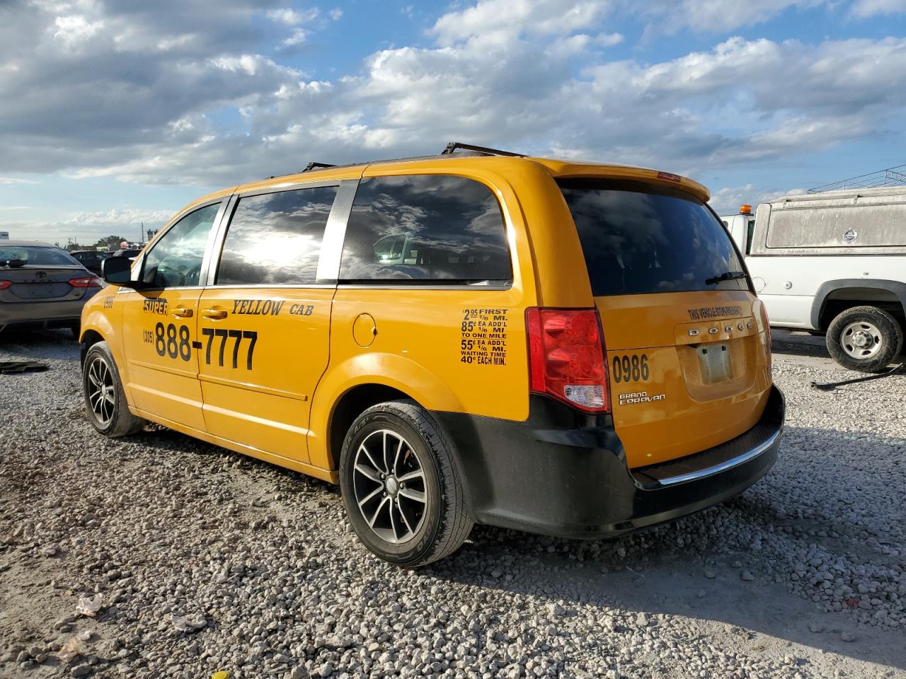 2017 Dodge Caravan - Image 2