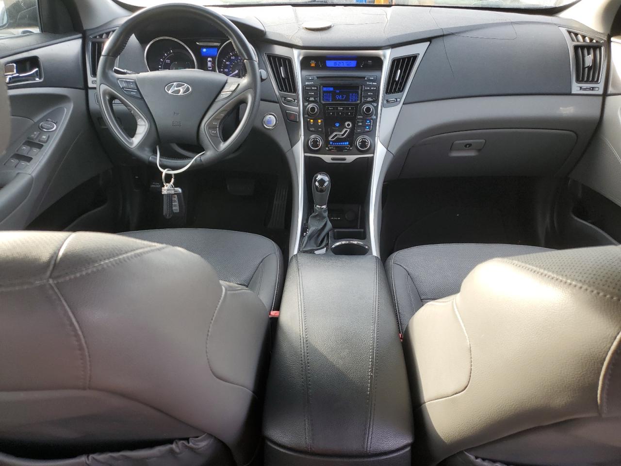 2012 Hyundai Sonata - Image 8