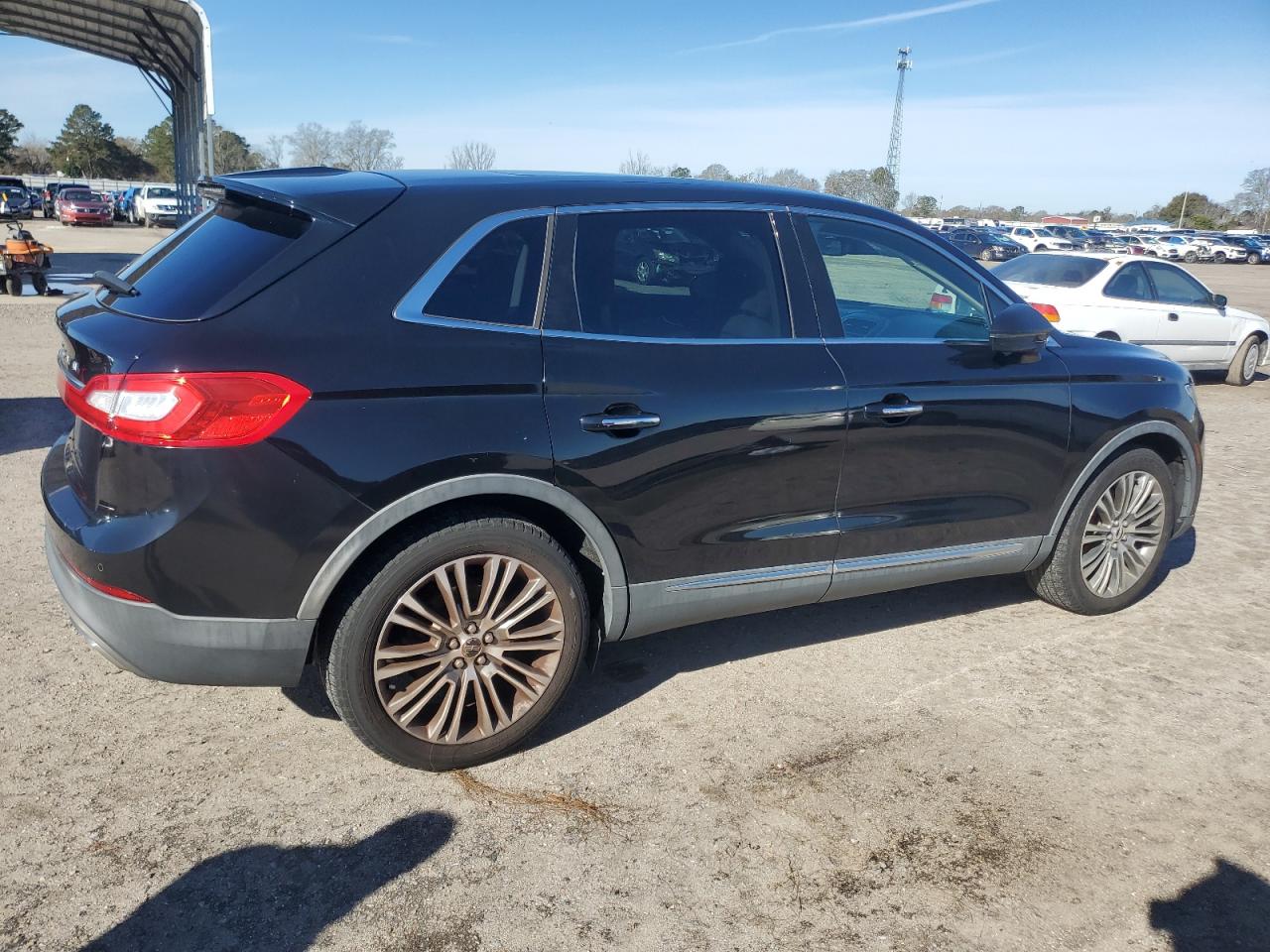 VIN 2LMPJ6LR1GBL37469 2016 LINCOLN MKX no.3