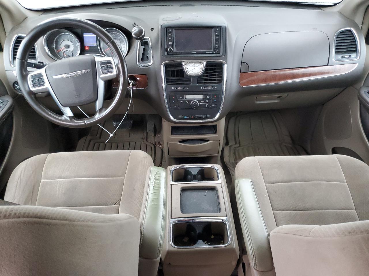 2011 Chrysler Town & Country - Image 8