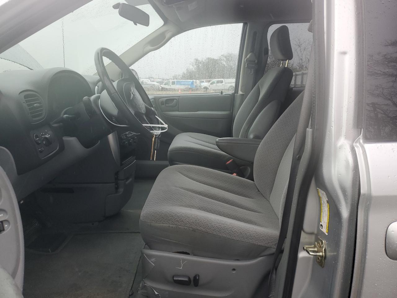 2005 Chrysler Town & Country - Image 7