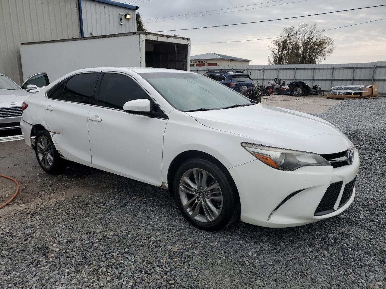 VIN 4T1BF1FK5HU758650 2017 TOYOTA CAMRY no.4